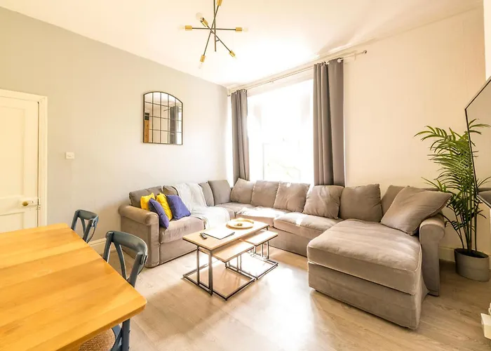 Contemporary Osborne House With Free Parking By Prescott Apartments